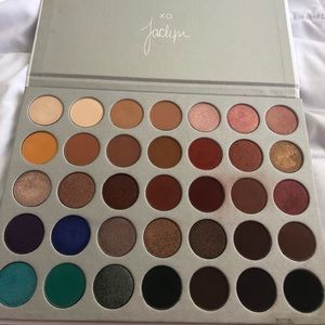 Jaclyn Hill palette